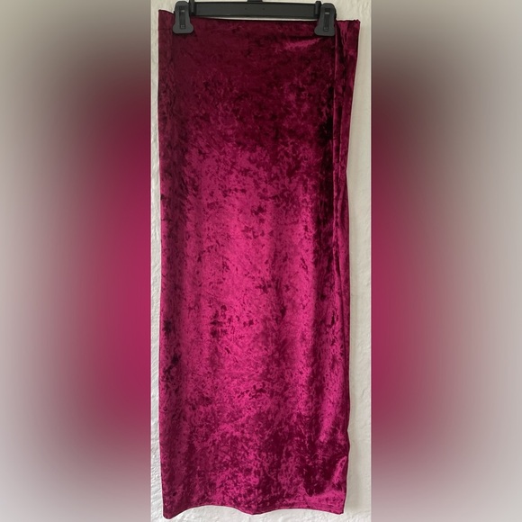 Kimchi & Blue Kimchi Blue Dominique Velvet Maxi Skirt in Maroon; size S - Picture 1 of 7